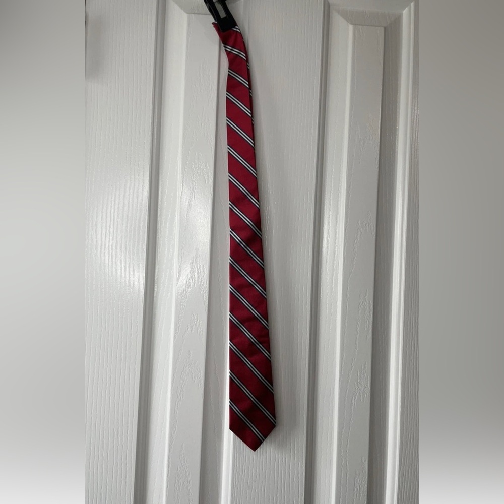 Brooks Brothers Men’s Tie 100% Silk with Diagonal Stripes